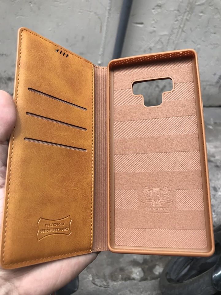 Bao Da Samsung Galaxy Note 9 Hiệu Nuoku Gentle Chính Hãng được làm hoàn toàn bằng da công nghiệp sản xuất tại Hongkong nên bên ngoài rất chắc chắn với gam màu sang trọng và nhã nhặn kiểu dáng sang trọng.
